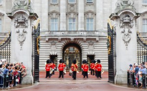 buckingham-palace-guards-july-ftr